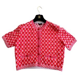 2019 spring collection CHANEL cardigan.